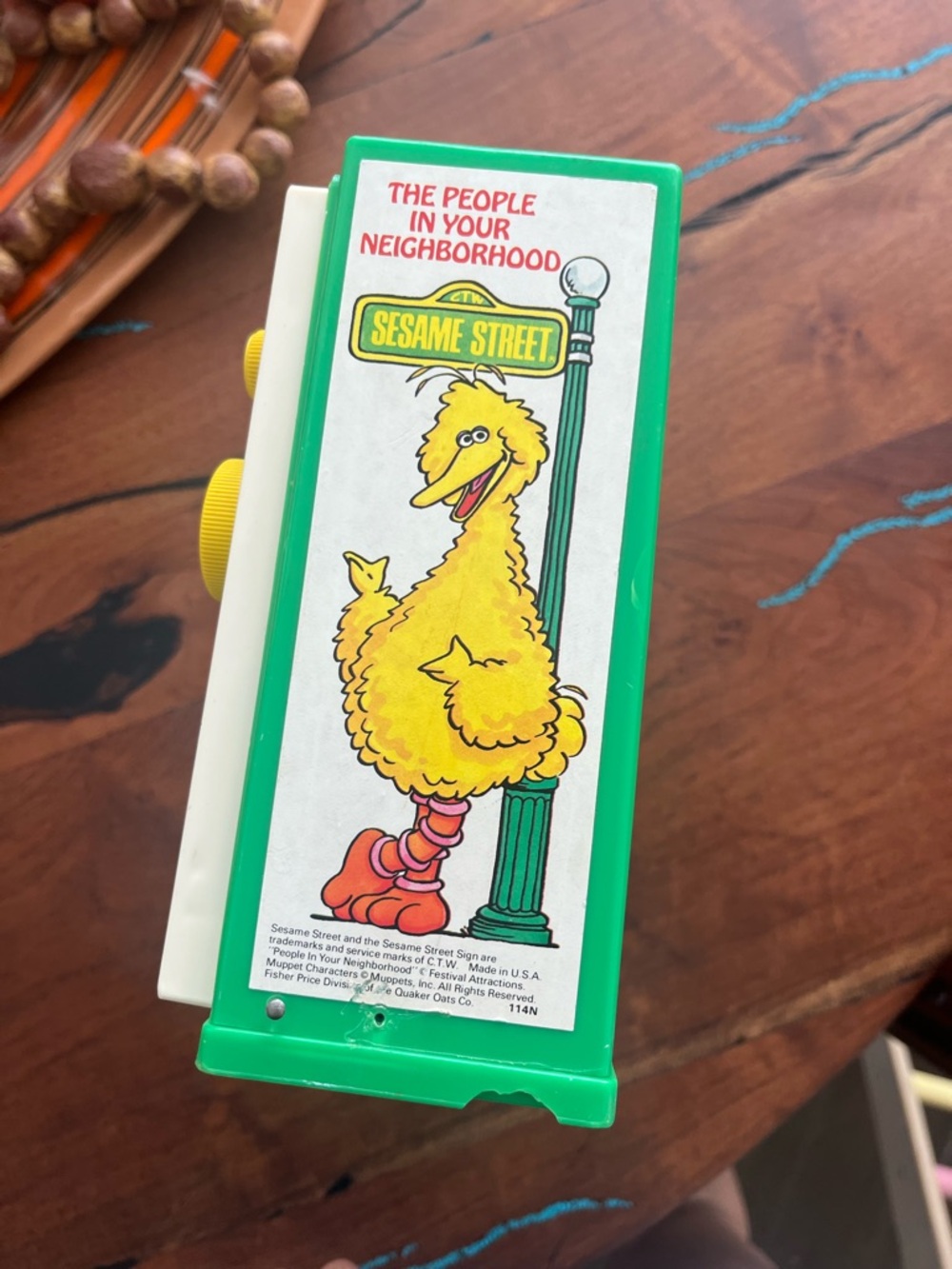 Fisher-Price Sesame Street Handheld moving tv - Green & Yellow - Picture 3 of 5
